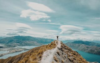 Motivasyon Kuramları: Maslow, Herzberg ve McClelland ile İnsanlar Nasıl Harekete Geçer?